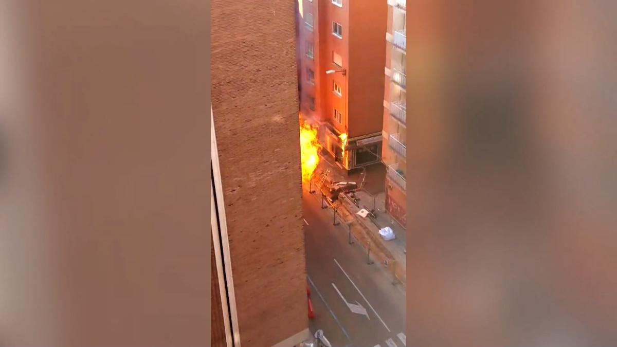 La explosión de una tubería de gas provoca un incendio y deja al menos dos heridos en el centro de Zamora