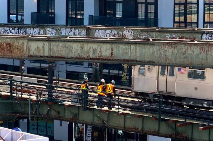 Lead paint removal along Bushwick elevated subway tracks poses no risk, MTA says • Brooklyn Paper
