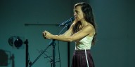 “Respirar: Bitácora escénica en un acto”, teatro performático que transforma la fragilidad en un valiente manifiesto