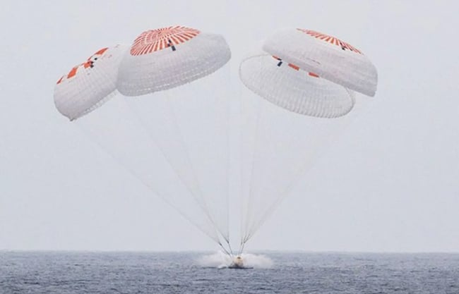 Los cuatro astronautas de la Crew-10 amerizan frente a EU tras cinco meses en el espacio