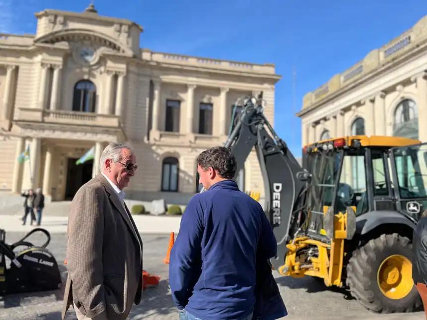 El Municipio presentó maquinarias viales adquiridas para mantenimiento de calles y desagües