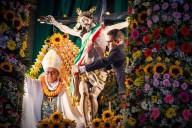 Alcalde de Ixmiquilpan coloca la banda presidencial al Señor de Jalpan
