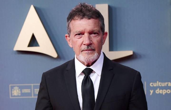 Antonio Banderas sobre su llegada a EEUU en los 90: "Me martirizaron ocho horas diarias"