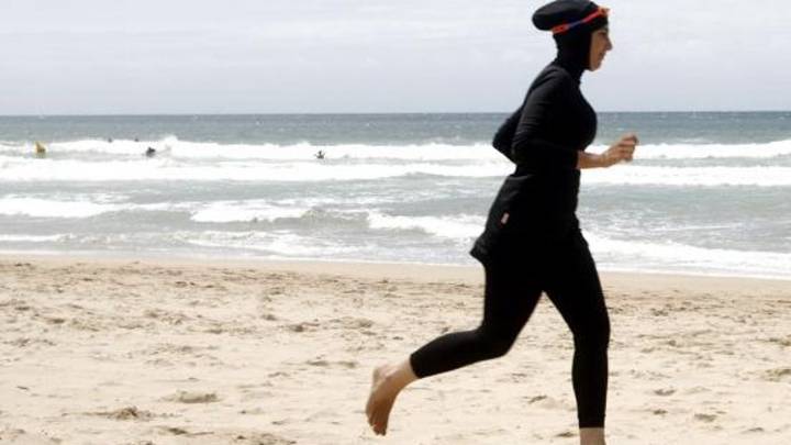 La polémica por el uso del burkini explota en Salamanca