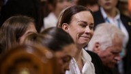 María Claudia Tarazona tomó decisión y se fue de Colombia; su suegro, Uribe Londoño, habló: “No quiere participar”