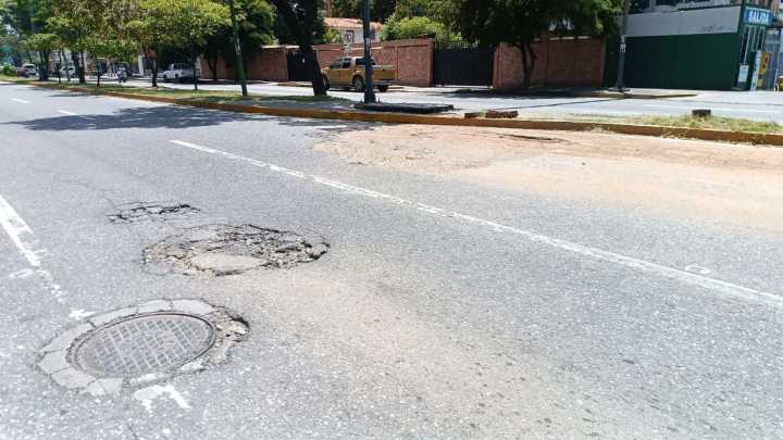 Usuarios exigen culminación de trabajos inconclusos en la avenida Lara #20Ago