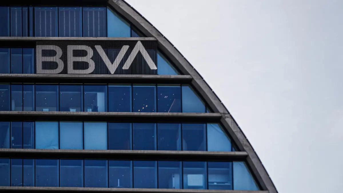 El BBVA decide seguir adelante con la OPA sobre el Banco Sabadell