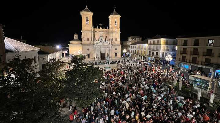 Santa Fe introduce un "cambio radical" en la Quema de El Penas con 'videomapping' y solo 12 cohetes