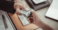 Estos son los lugares donde no se debe guardar dinero en efectivo en el hogar, según expertos