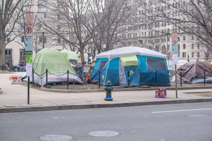 Trump's crackdown on D.C. homeless sparks controversy