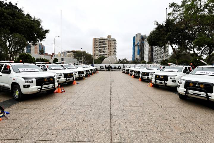SUNAFIL recibe primera flota de camionetas para fortalecer inspección laboral