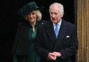 Críticas a la reina Camilla por sus vacaciones en un megayate de un multimillonario conservador