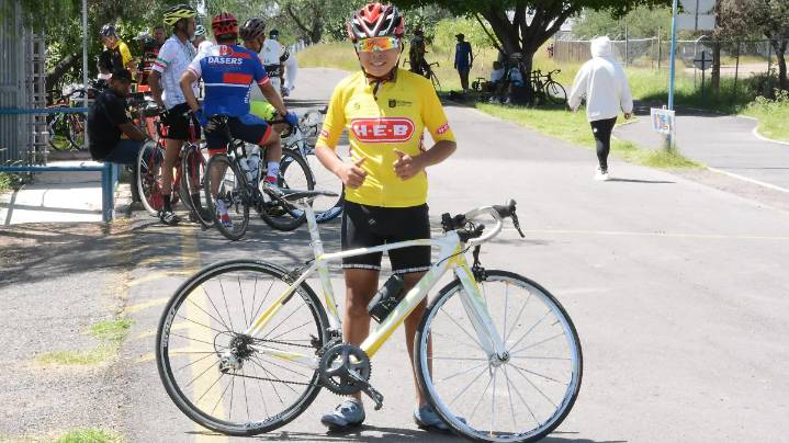 Joven ciclista celayense de 13 años se prepara para brillar en Michoacán
