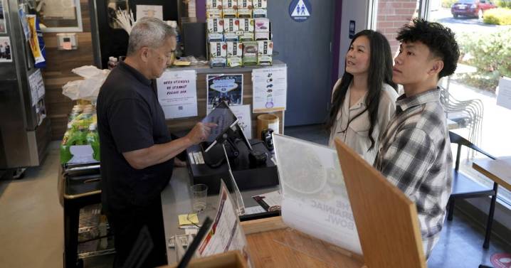 California bill would require restaurants to disclose food allergens on menus