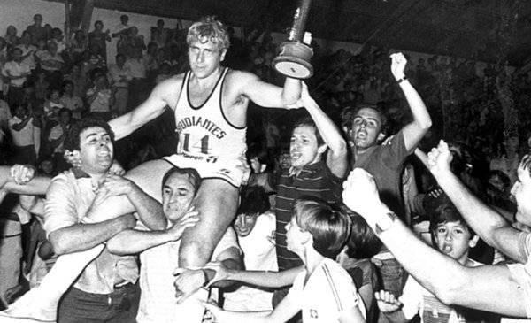 A 25 años de su partida: Beto Cabrera, el mago que hizo brillar a Bahía Blanca