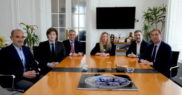 Javier Milei cenó con diputados aliados en la Quinta de Olivos: busca blindar los vetos a jubilados y discapacidad