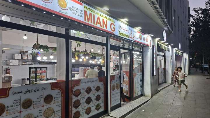 Luto en el Raval por la muerte de un 'don' pakistaní