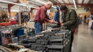 En una hora, el mundo gasta más en armas que en todo un año contra la violencia sexual