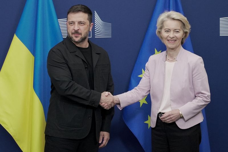 Trump tells Ukraine to give up on NATO and Crimea ahead of Zelenskiy meeting