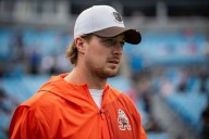 Browns trade QB Kenny Pickett to the Raiders, where he'll back up Geno Smith