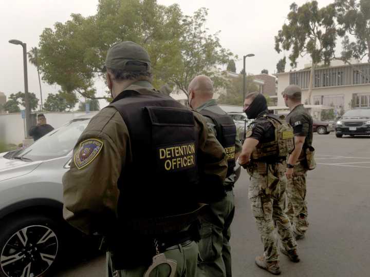 Empresa de alquiler rechaza uso de sus camiones durante redada en Los Ángeles