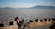 Santiaguinos pasaron menos horas respirando aire sucio: 2025 fue el tercer mejor año desde que rige plan de descontaminación