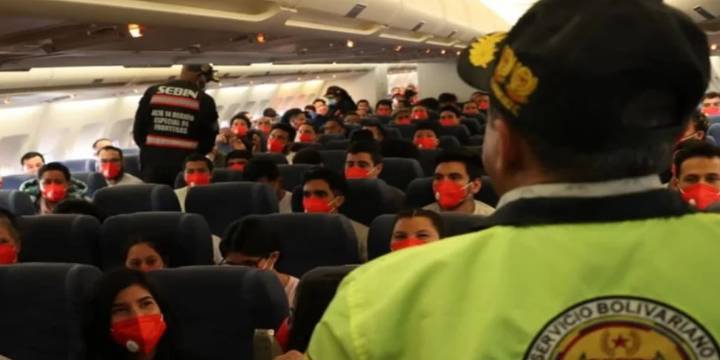 Arribó al país otro vuelo con 183 venezolanos repatriados desde EEUU
