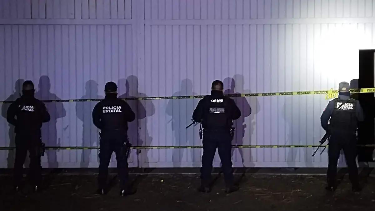 Recuperan tráiler con carga de azúcar en San José Teacalco
