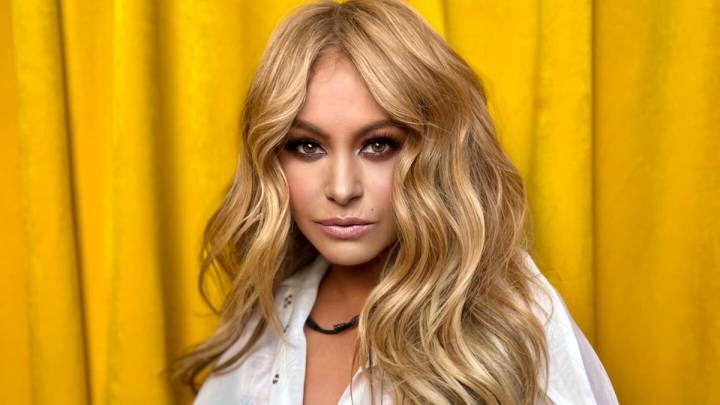 Paulina Rubio es sancionada por enviar a su hijo solo a España