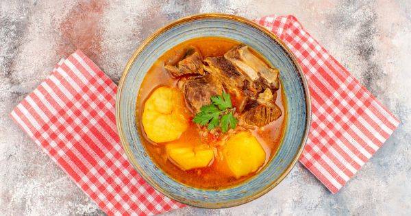 Receta del sábado: estofado de sepia con patatas y alcachofas, fácil y delicioso para disfrutar en casa