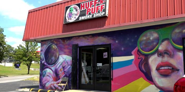 Roanoke considers $20,000 fee for vape shops