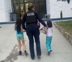 Resguardan a dos niñas que caminaban solas en Parajes del Sol