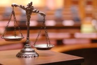 ¿Ayudar inmigrantes podría costarle la carrera a jueces y abogados?: Más de 100 jueces despedidos