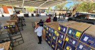 Entregan 56 aires acondicionados a escuelas de San Felipe