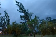 Cómo estará el tiempo este miércoles 20 en Santiago: ¿seguirá el viento fuerte?