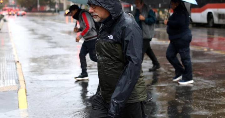 Confirman lluvia “importante” en Santiago: qué día y a qué hora comienza la precipitación