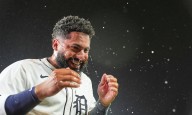Gleyber Torres recibe boleto decisivo y los Tigres superan a los Astros en 10 entradas