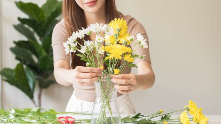 Turn A Basic IKEA Jar Into An Adorable Decor Piece With A Budget