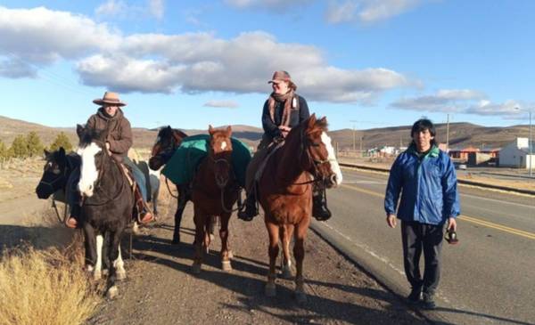 Pasó por Tecka grupo de jinetes buscando unir a caballo Ushuaia con Alaska