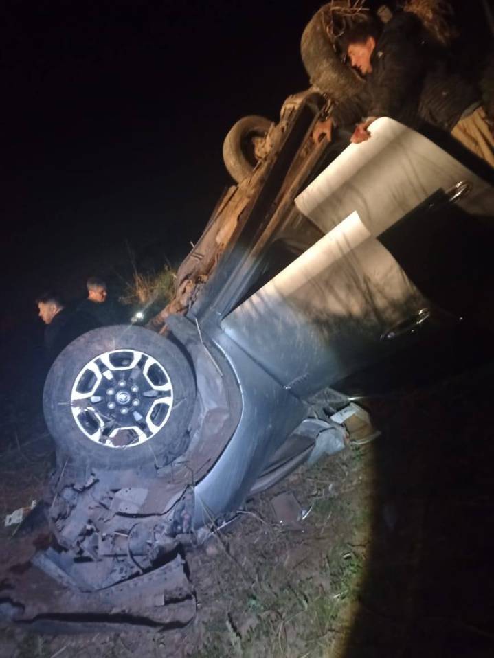 Accidente en la Ruta 89: volcó una camioneta tras chocar con un camión