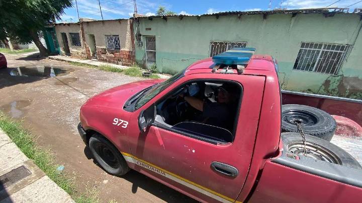 Colapsa techo de vivienda en la colonia Barrio de Londres tras intensas lluvias