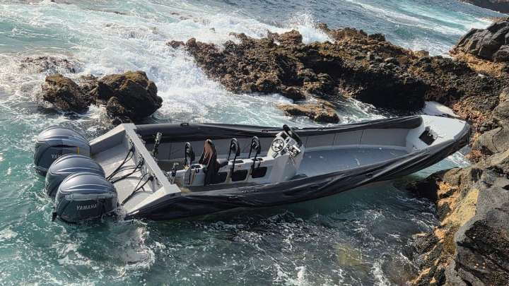 Investigan una descarga de droga en una sofisticada narcolancha en Tenerife