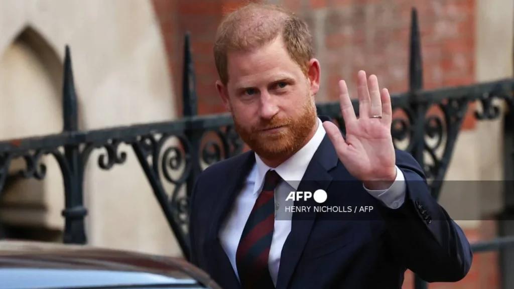 Príncipe Harry regresa a Reino Unido para ¿aniversario luctuoso de la Reina Isabel?