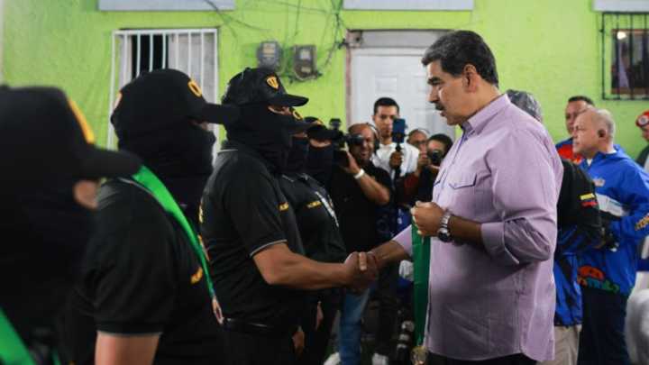 Jefe de Estado entregó la condecoración "Orden por la Paz" a funcionarios de seguridad que neutralizaron ataques terroristas