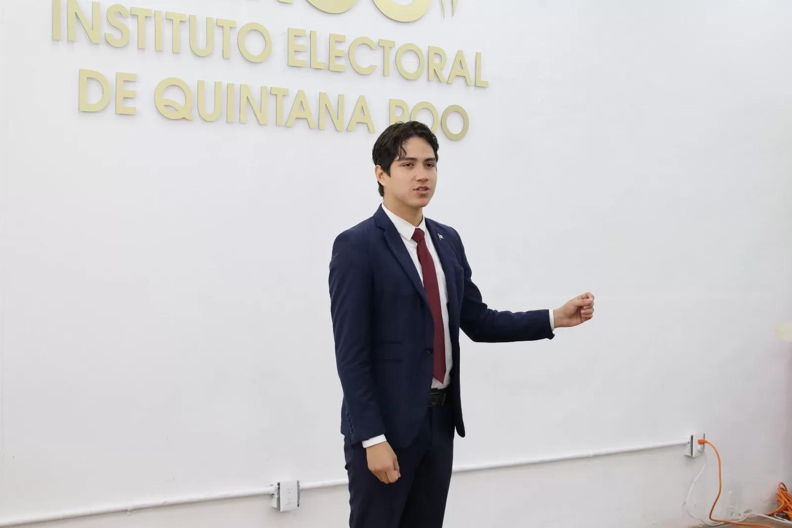 Joven de Lázaro Cárdenas representará a Quintana Roo en Concurso Nacional de Oratoria