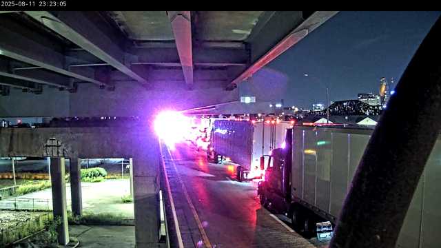 Traffic backing up following crash on Brent Spence Bridge
