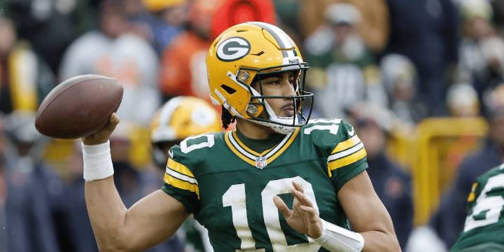 QB Jordan Love returns to Packers practice after thumb surgery