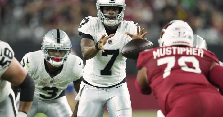 Geno Smith throws TD pass in only drive for Raiders, who fall to Cardinals 20