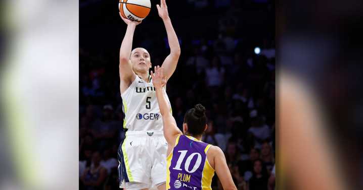 Paige Bueckers' historic night spoiled after Kelsey Plum banks in buzzer