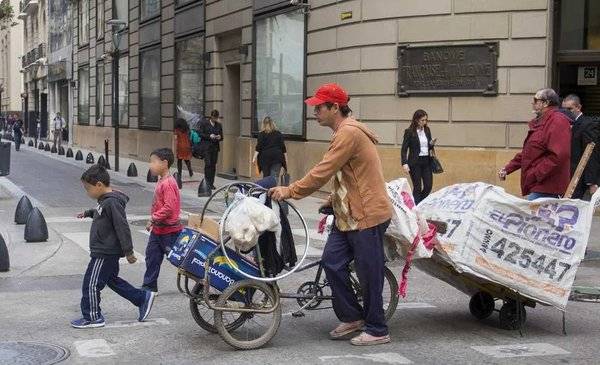 La pobreza seguiría a la baja: se ubicaría en 31,6%, según datos privados